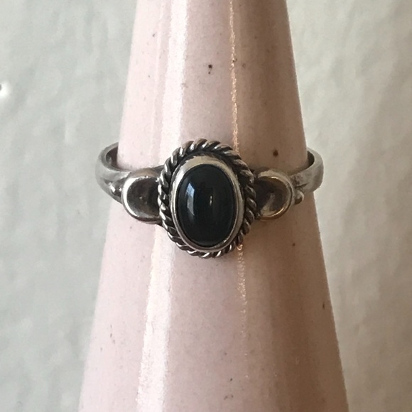 Sterling Silver Onyx Crescent Moon Ring Shopdixi - Picture 3 of 6